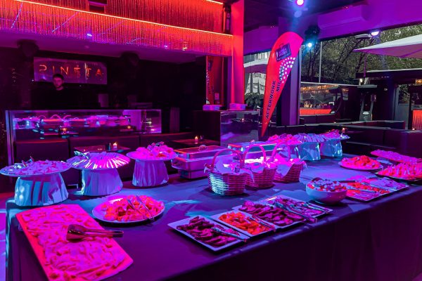 Pineta Milano - festa di diciottesimo - info e preventivi 3518822818 Pineta Milano - festa di diciottesimo - info e preventivi 3518822818